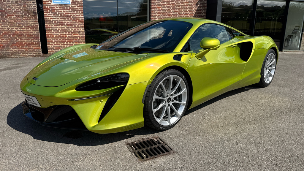 McLaren Artura 3.0 V6 Ssg Phev 671 Bhp Blue #23
