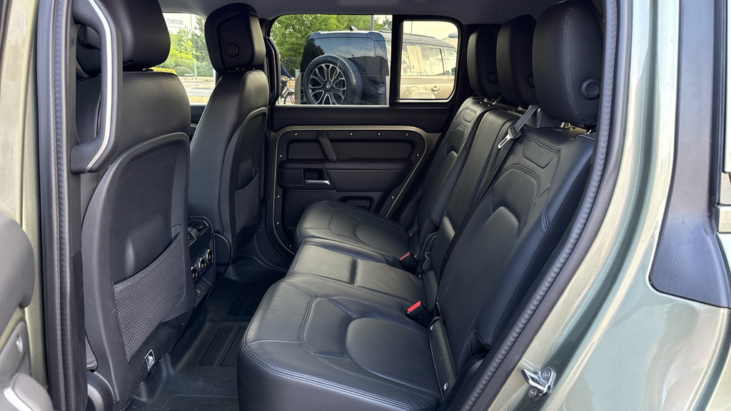 Land Rover Defender 130 X-dynamic Hse 130 Green #4