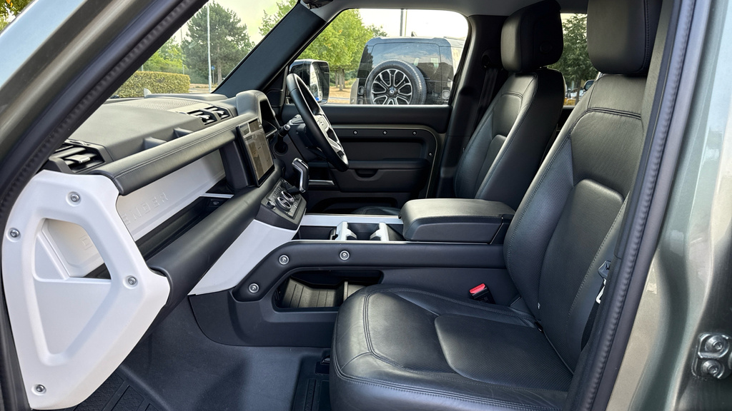 Land Rover Defender 130 X-dynamic Hse 130 Green #3