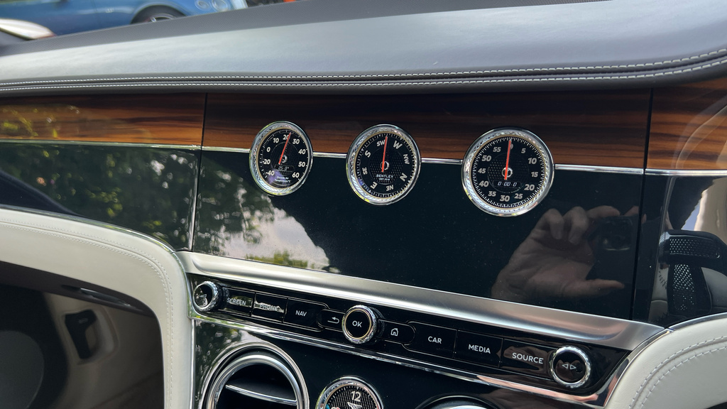 Bentley Continental Gt Gt V8 White #18