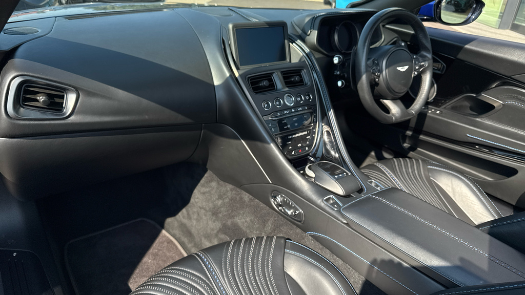 Aston Martin DB11 V8 Black #21
