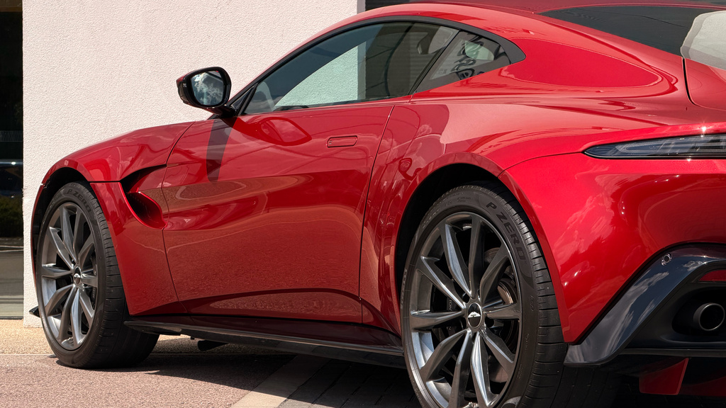 Aston Martin Vantage Vantage V8 Black #29
