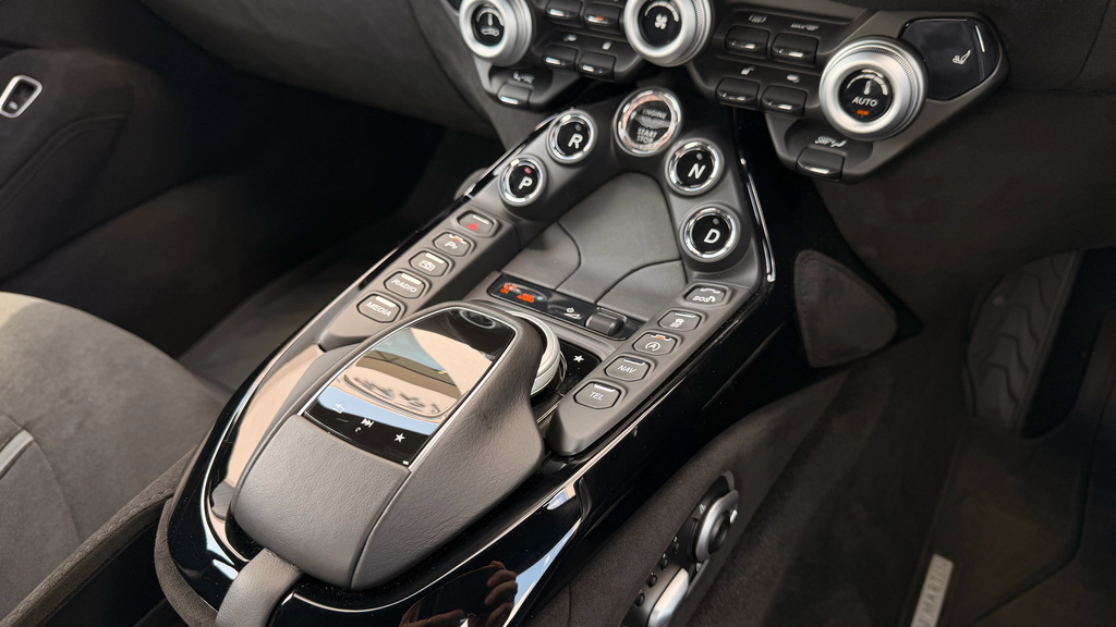 Aston Martin Vantage Vantage V8 Black #46