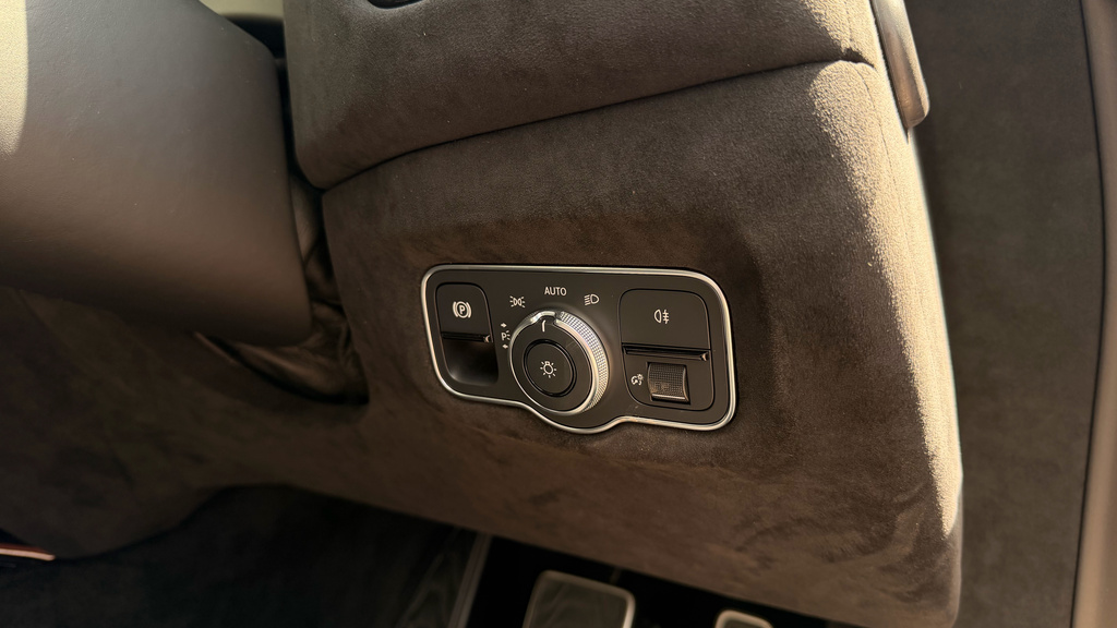 Aston Martin Vantage Vantage V8 Black #39