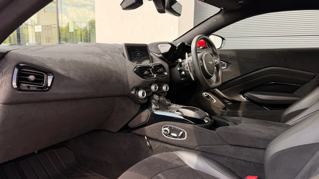 Aston Martin Vantage Vantage V8 Black #48