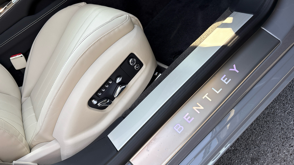 Bentley Flying Spur Saloon 201515 Beige #19
