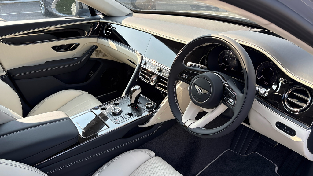 Bentley Flying Spur Saloon 201515 Beige #14