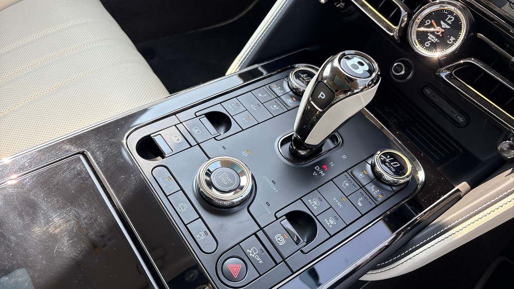 Bentley Flying Spur Saloon 201515 Beige #26
