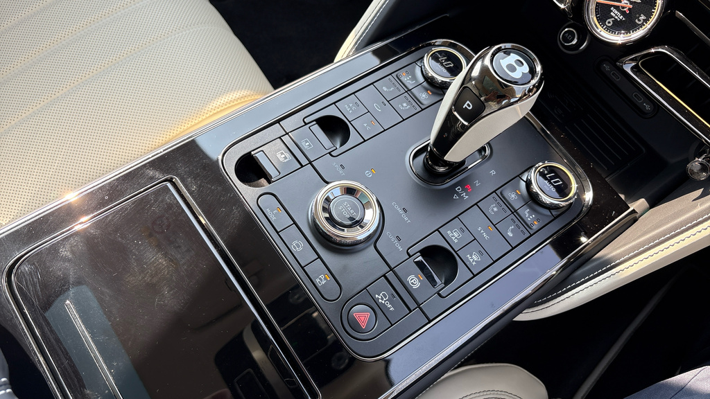 Bentley Flying Spur Saloon 201515 Beige #28