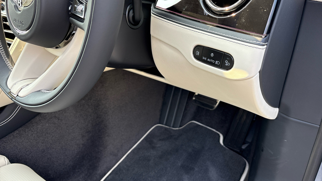 Bentley Flying Spur Saloon 201515 Beige #21