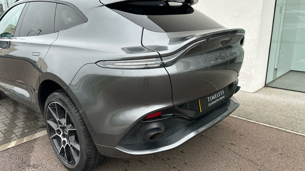 Aston Martin DBX 4.0L V8 550 Black #8