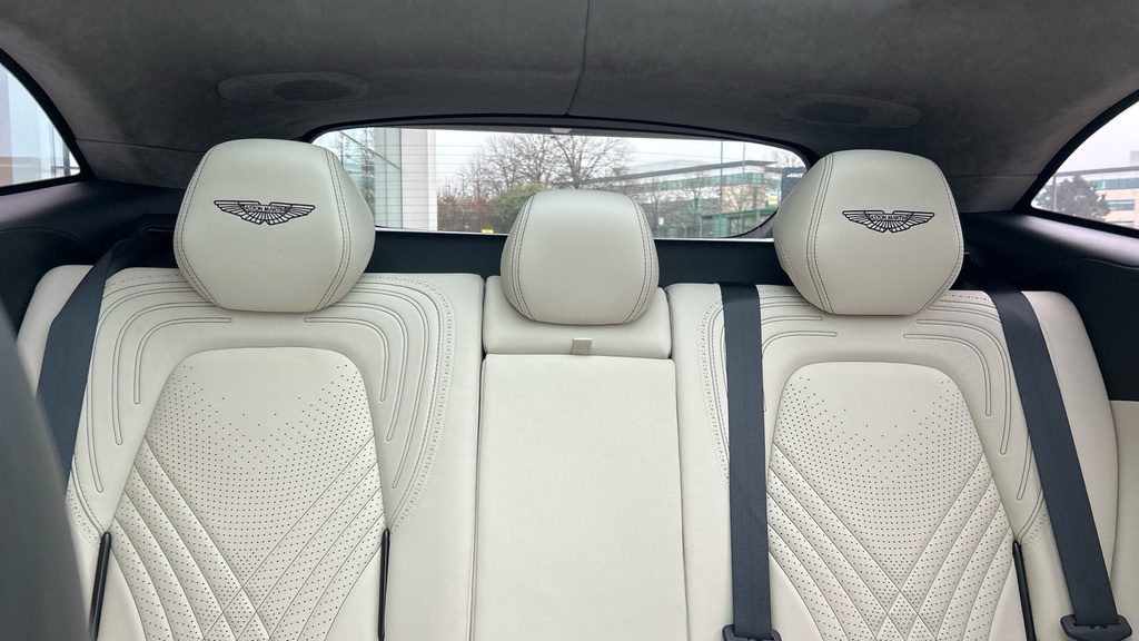 Aston Martin DBX 4.0L V8 550 Black #18
