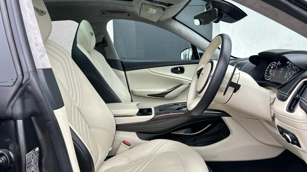 Aston Martin DBX 4.0L V8 550 Black #12