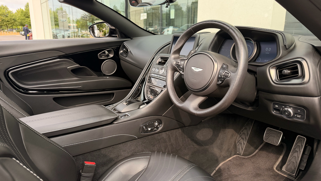 Aston Martin DB11 4.0L V8 Volante Black #4