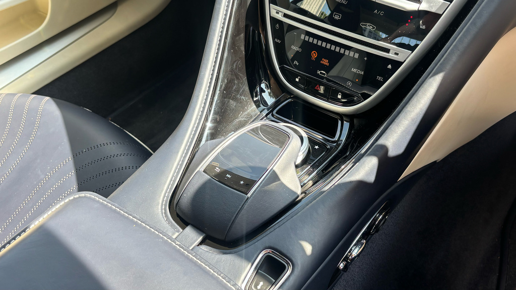 Aston Martin DB11 V12 Touchtronic  #23