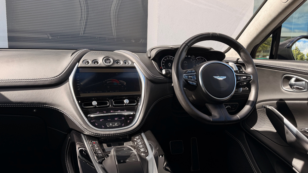 Aston Martin DBX V8 550 Touchtronic Blue #46