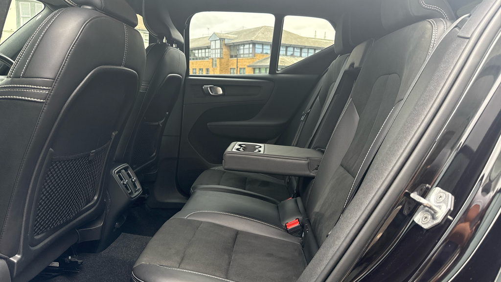 Volvo XC40 R Design Black #4