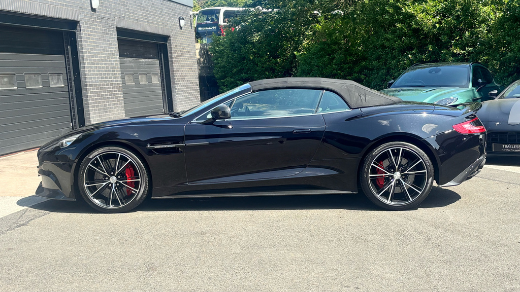 Aston Martin Vanquish Petrol #15