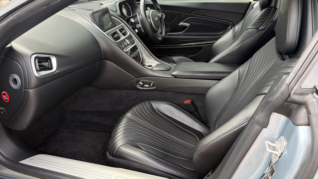 Aston Martin DB11 V8 Volante Silver #19