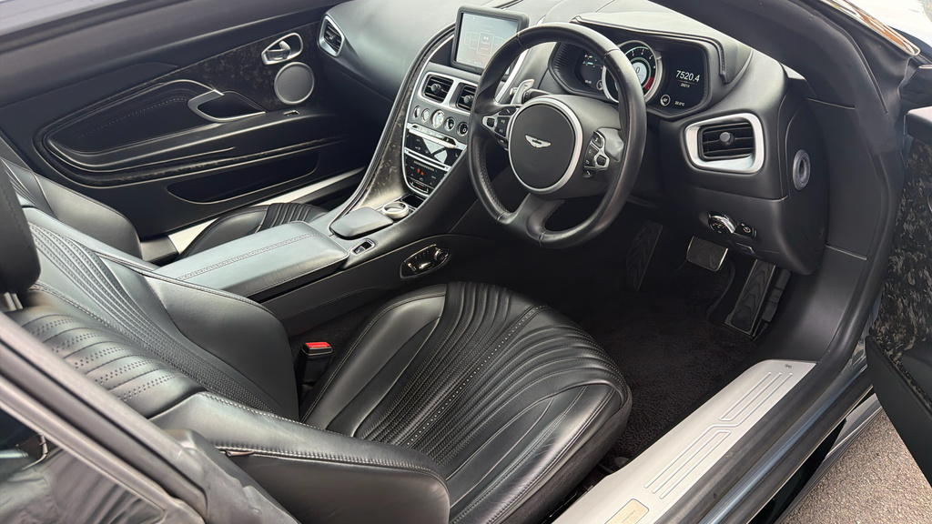 Aston Martin DB11 V8 Volante Silver #18