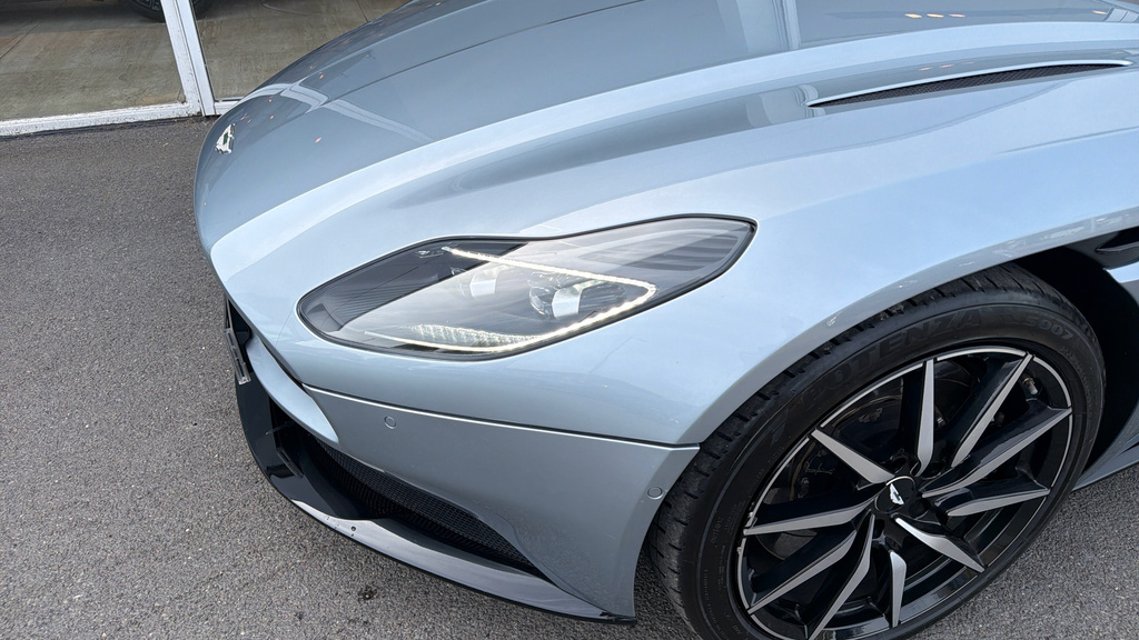 Aston Martin DB11 V8 Volante Silver #30