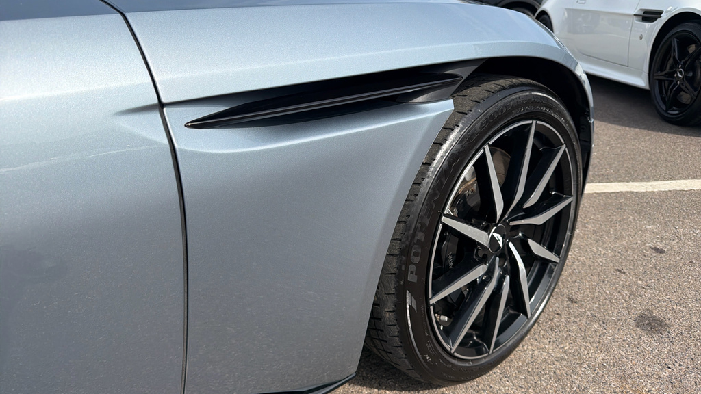 Aston Martin DB11 V8 Volante Silver #9