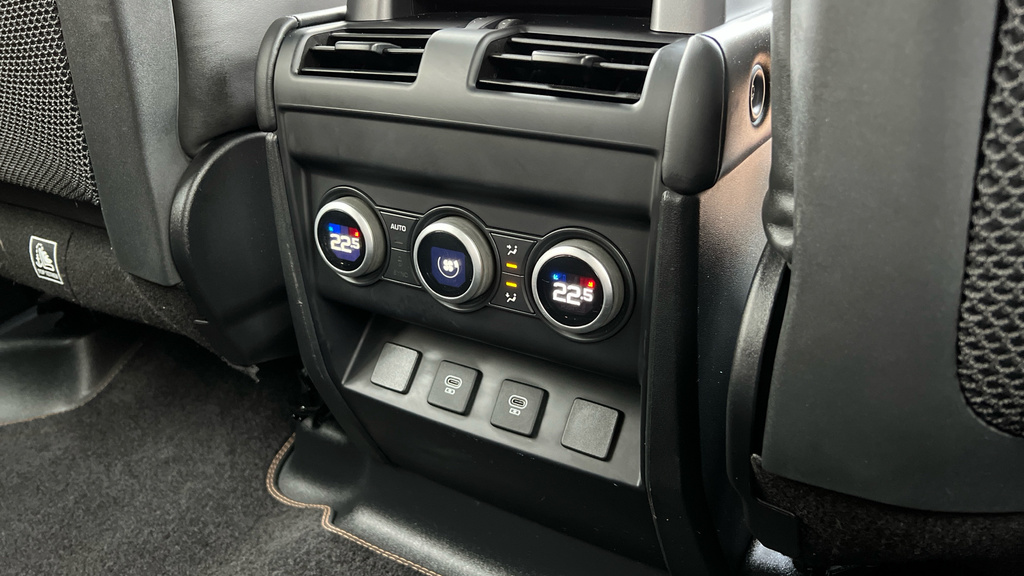 Land Rover Defender 110 D300 X-dynamic Se Silver #18