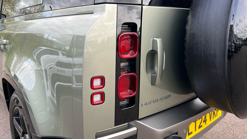 Land Rover Defender 110 D300 X-dynamic Se Silver #19