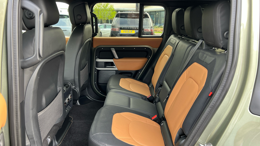 Land Rover Defender 110 X-dynamic Se 110 7-Seater Green #4