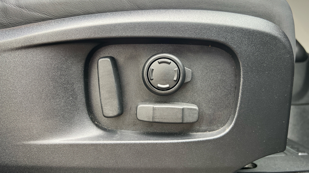 Land Rover Defender 110 D300 X-dynamic Se Silver #24