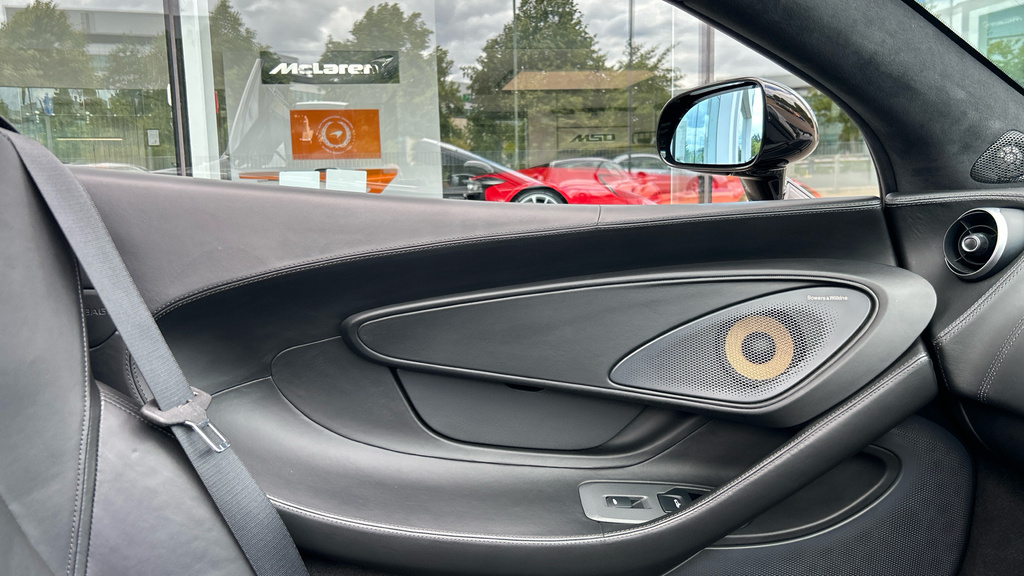 McLaren 570S Coupe 3.8 T V8 2019 White #34