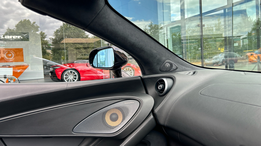 McLaren 570S Coupe 3.8 T V8 2019 White #33