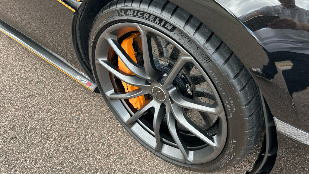 McLaren 570S Coupe 3.8 T V8 2019 White #25