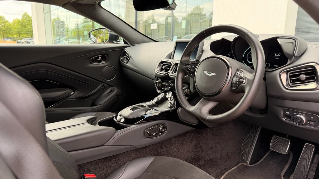 Aston Martin Vantage 4.0L V8 Roadster Green #3