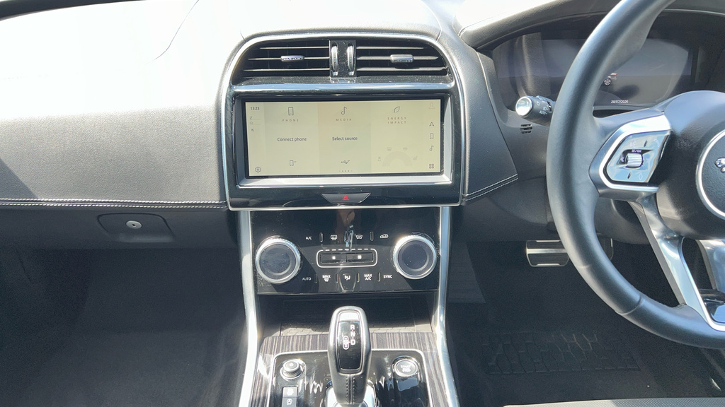 Jaguar XE D200 Mhev R-dynamic Hse Black Euro 6 Red #24