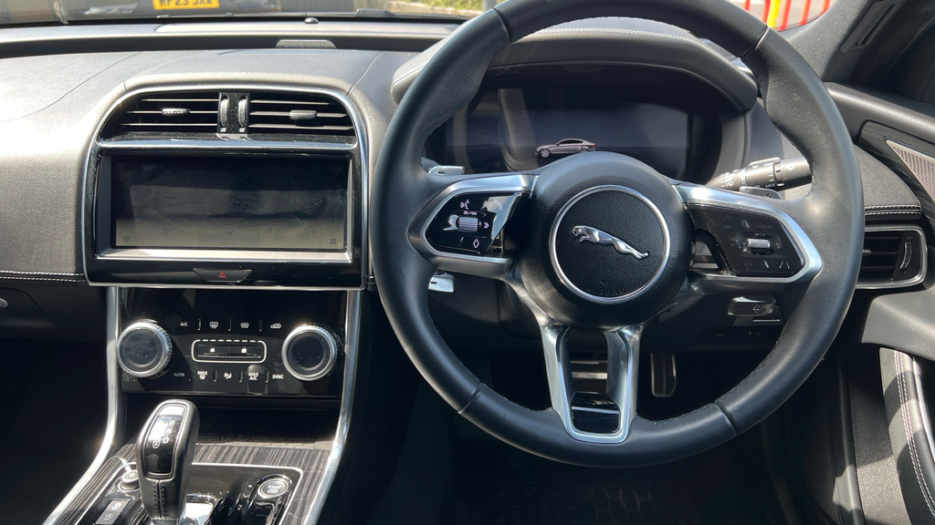 Jaguar XE D200 Mhev R-dynamic Hse Black Euro 6 Red #15