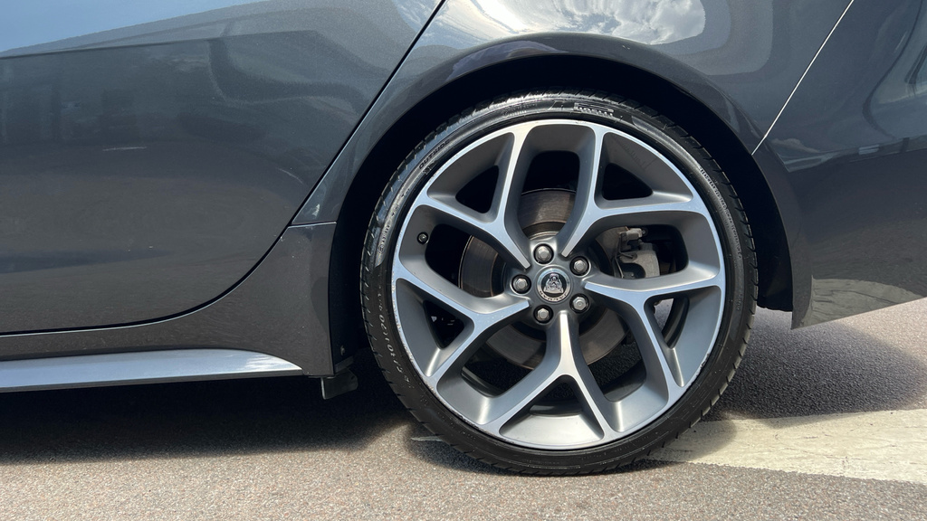 Jaguar XE D200 Mhev R-dynamic Hse Black Euro 6 Red #8