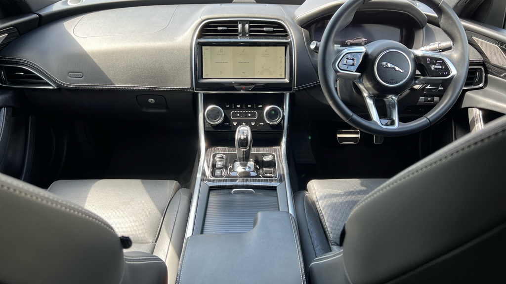 Jaguar XE D200 Mhev R-dynamic Hse Black Euro 6 Red #9