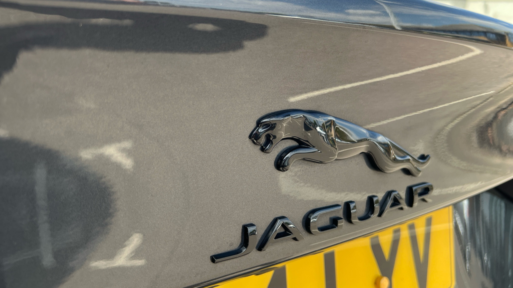 Jaguar XE D200 Mhev R-dynamic Hse Black Euro 6 Red #38