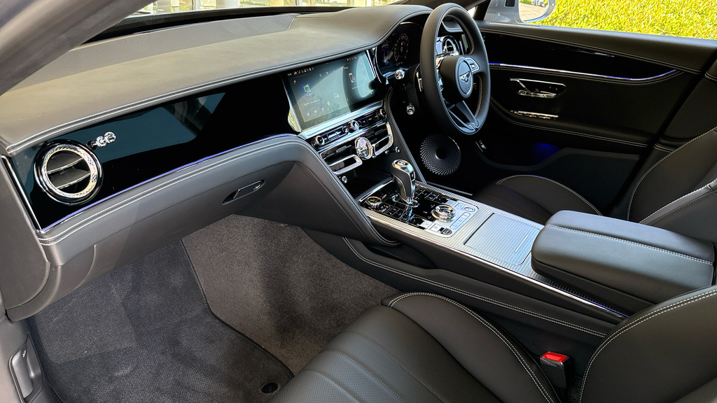 Bentley Flying Spur 4.0 V8 Hybrid Black Edition  #2