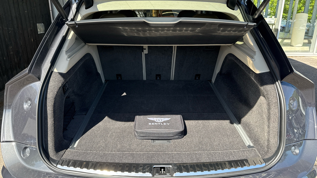 Bentley Bentayga 4.0 V8 Speed Touring Spec Estate SD75YFZ Grey #31