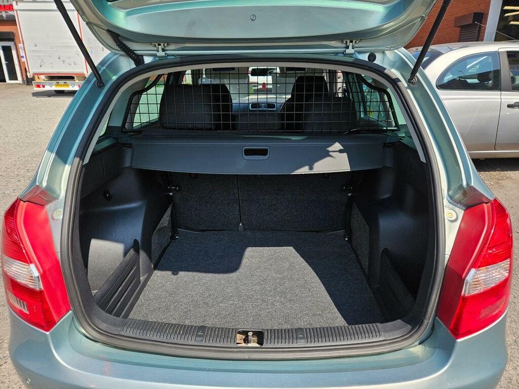 Skoda Fabia 1.6 16V 3 Tiptronic Green #4