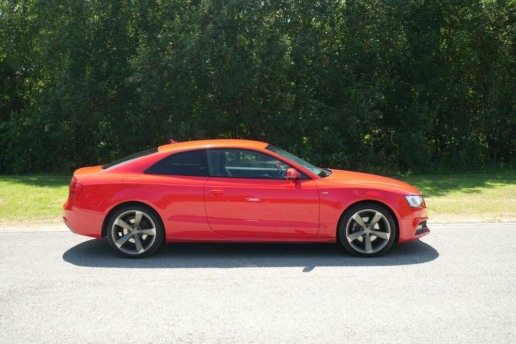 Audi A5 Black Edition Red #4