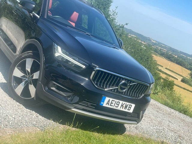 Volvo XC40 D4 Inscription Pro Suv AE19KWB Black #2