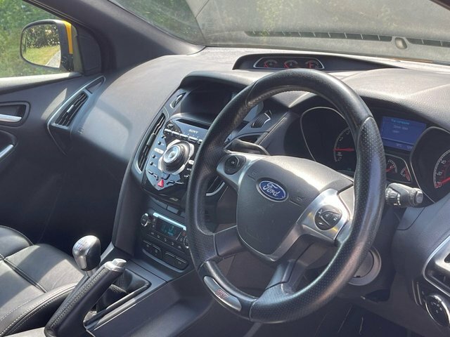 Ford Focus Ecoboost St-3 Hatchback Yellow #5