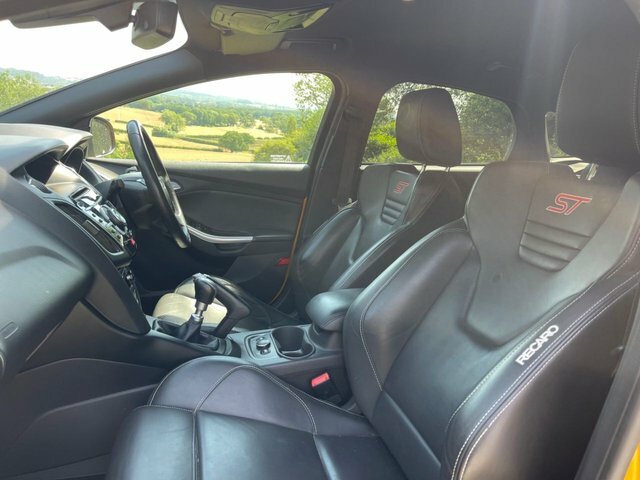 Ford Focus Ecoboost St-3 Hatchback Yellow #3