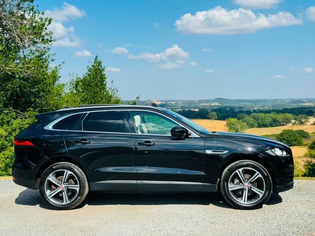 Jaguar F-Pace D240 Portfolio Suv Black #2