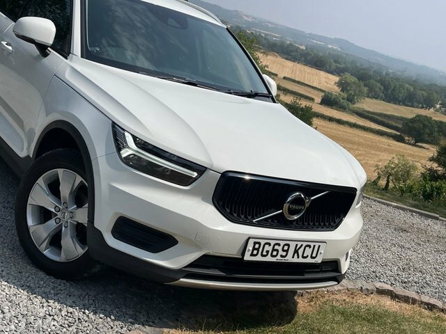 Volvo XC40 T3 Momentum Suv BG69KCU White #5