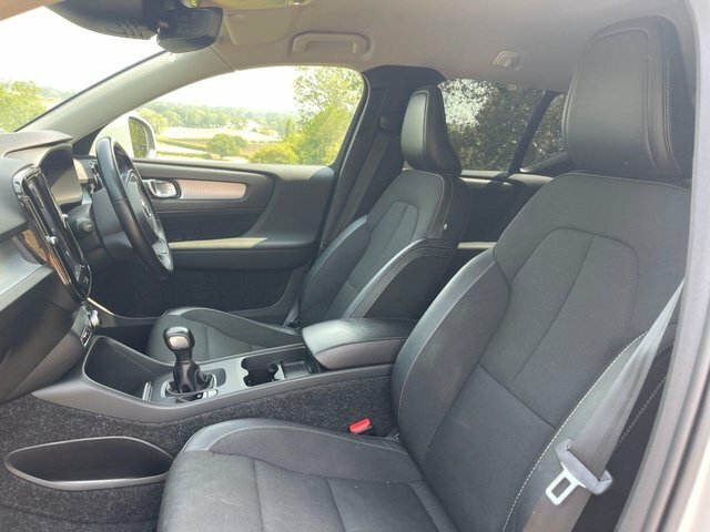 Volvo XC40 T3 Momentum Suv BG69KCU White #4