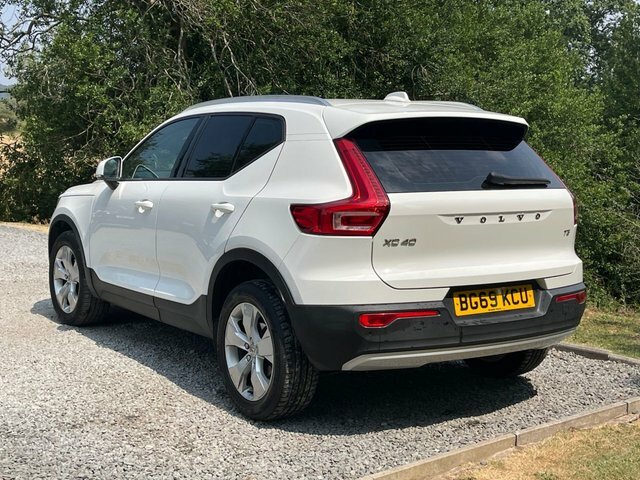Volvo XC40 T3 Momentum Suv BG69KCU White #3